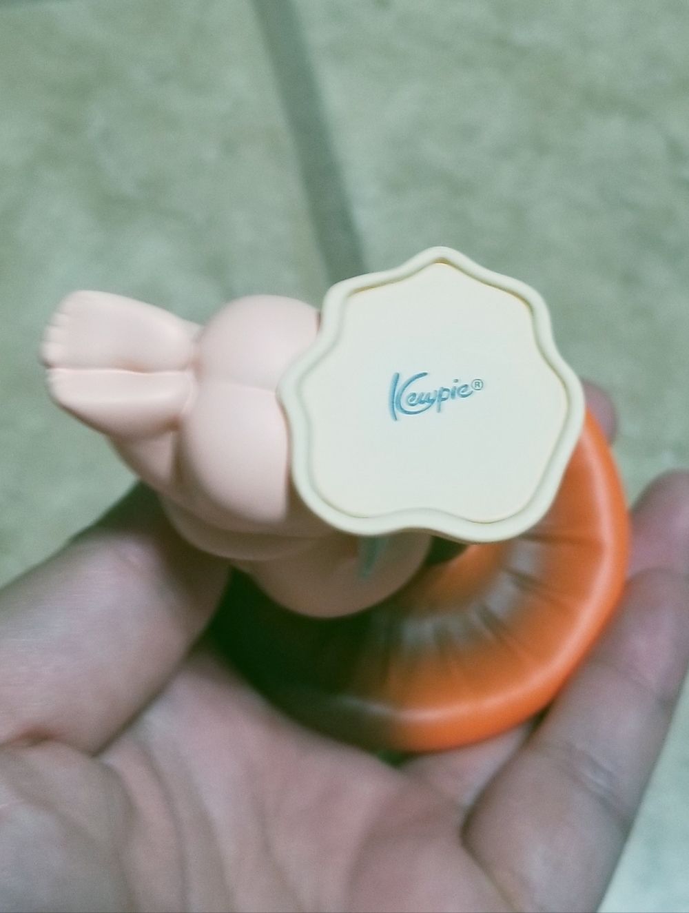 Smoko x Kewpie In The Garden Blind Box: Kewpie Leans On A Mushroom Figure - Picture 4 of 5